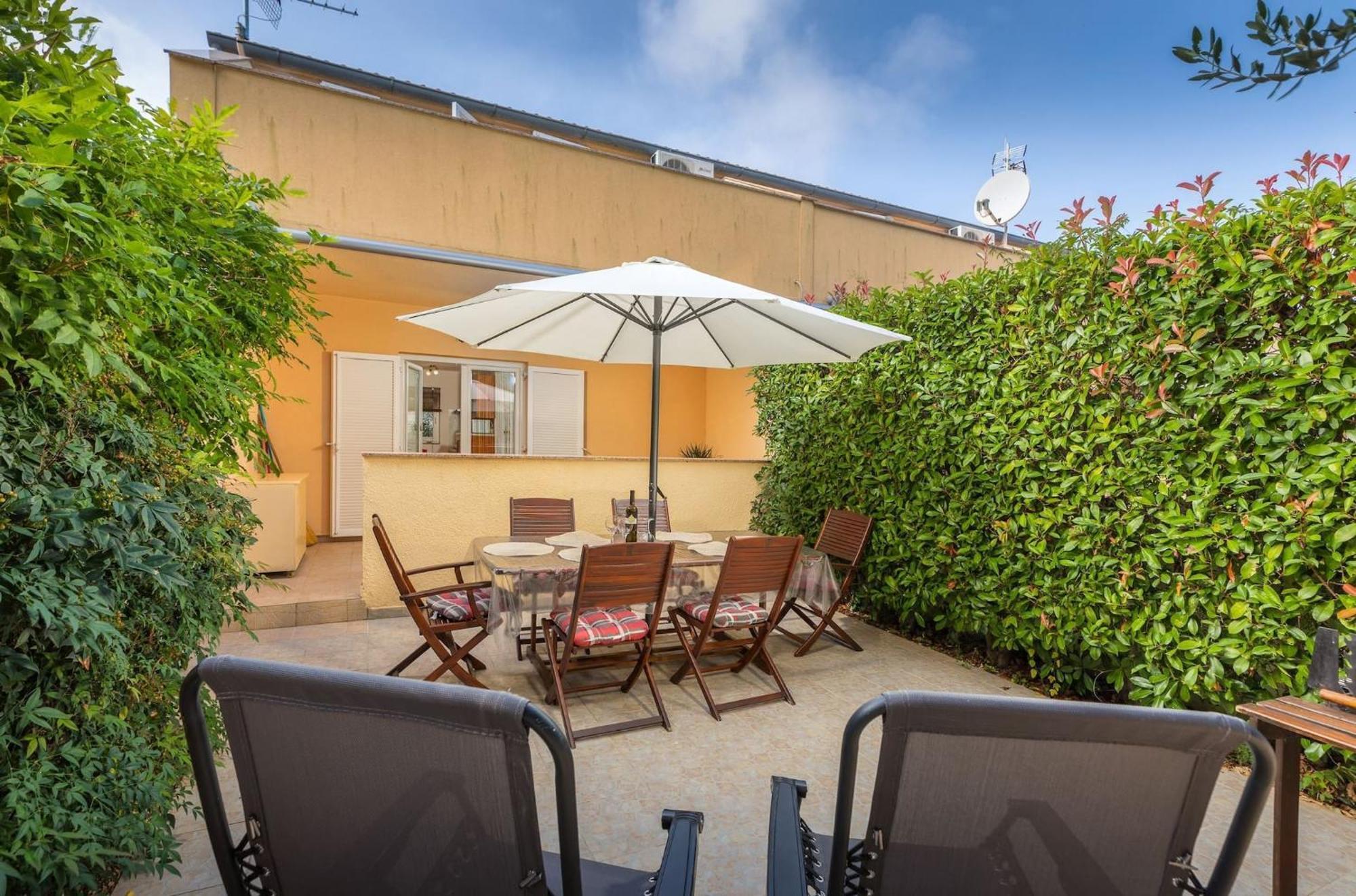 Apartment Buneta With Relaxing Outdoor Area Ližnjan Esterno foto