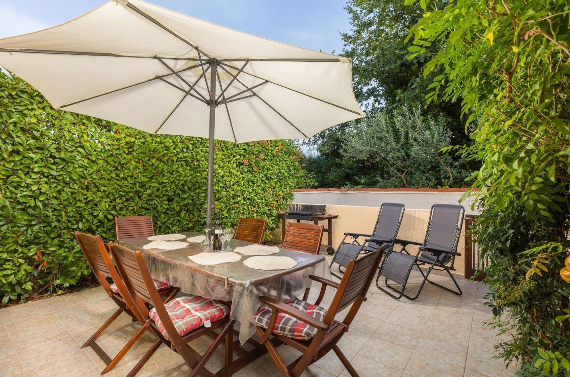 Apartment Buneta With Relaxing Outdoor Area Ližnjan Esterno foto