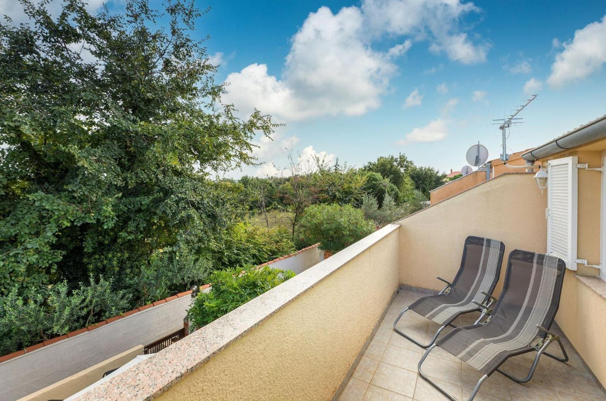 Apartment Buneta With Relaxing Outdoor Area Ližnjan Esterno foto